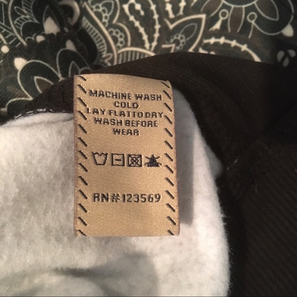 Entree Crow Crewneck Black Paisley - Sz Medium - Picture 9 of 10